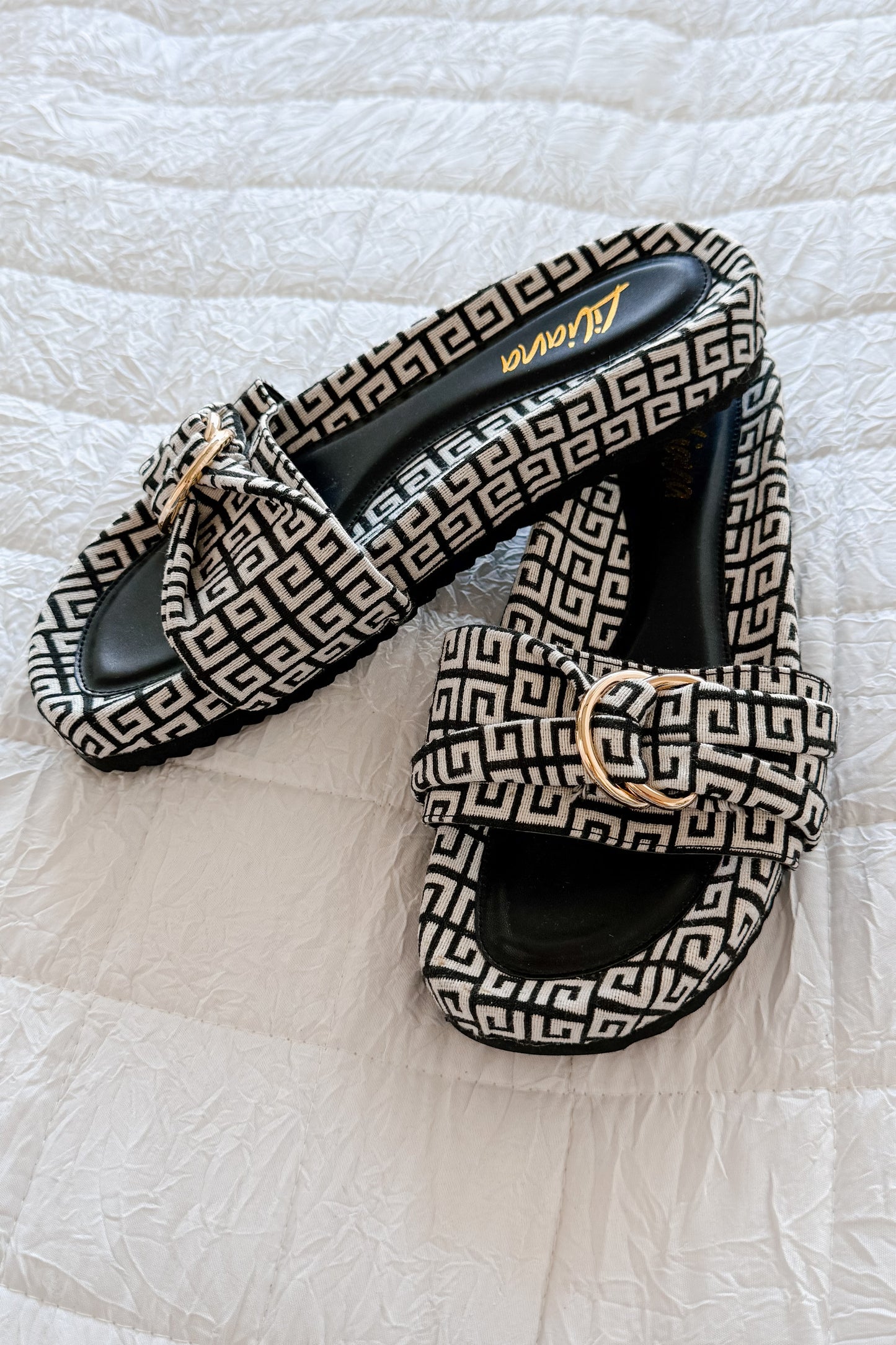 Meandering The Boardwalk Slip On Sandals (Black/White)
