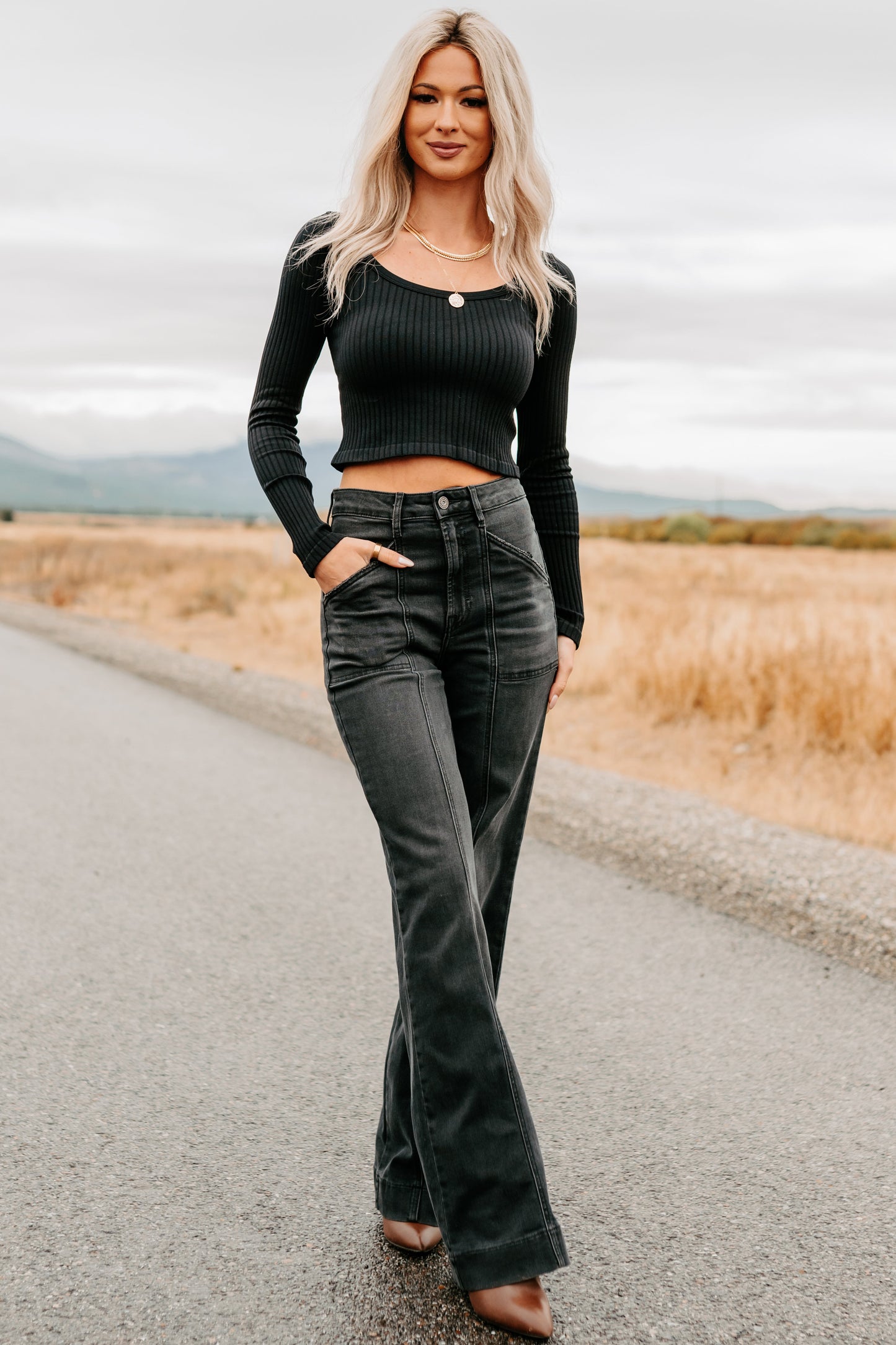 Evening Ease Scoop Neck Ribbed Crop Top (Black)