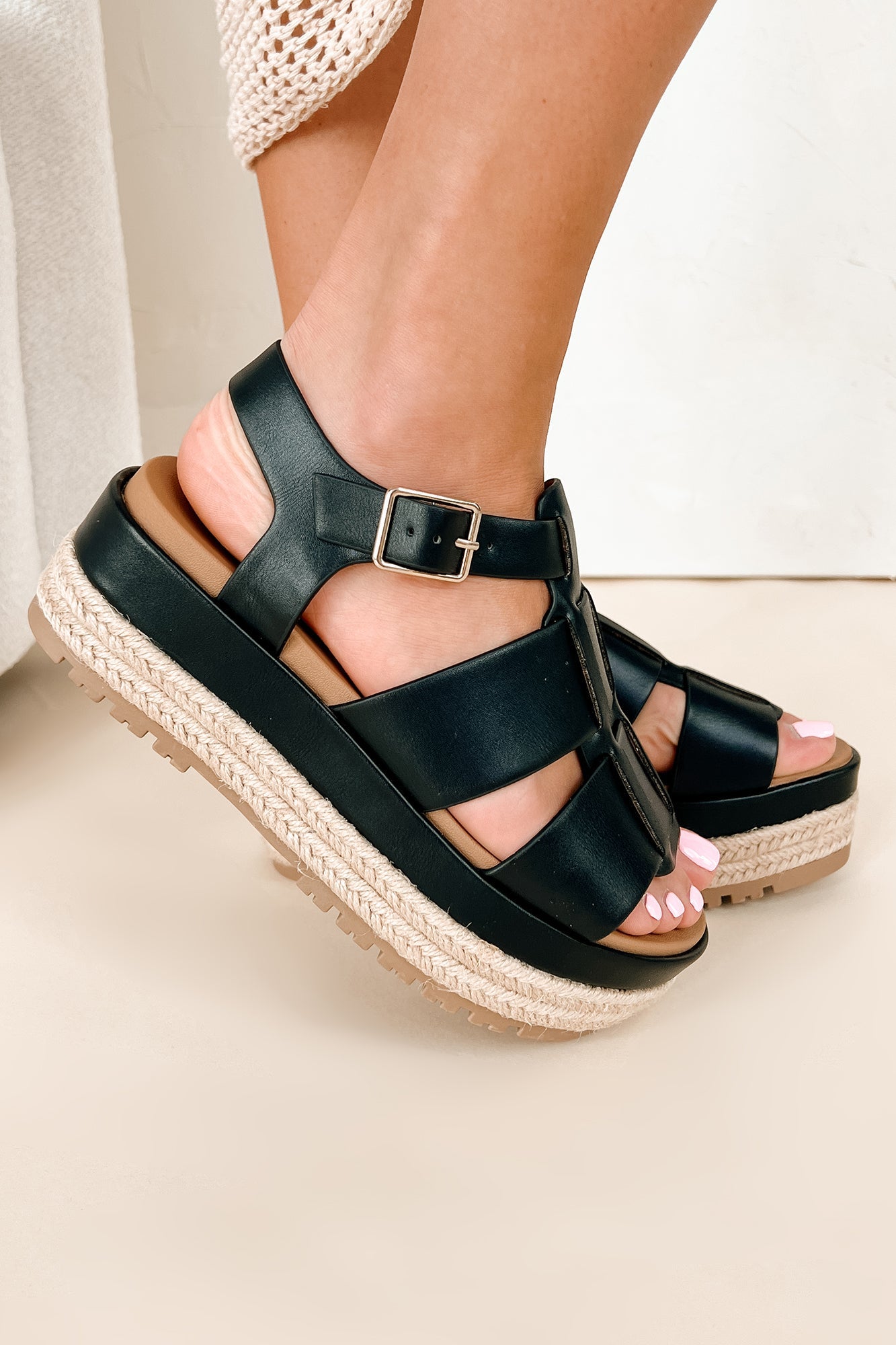 Summer Excursion Platform Fisherman Strap Sandals (Black)