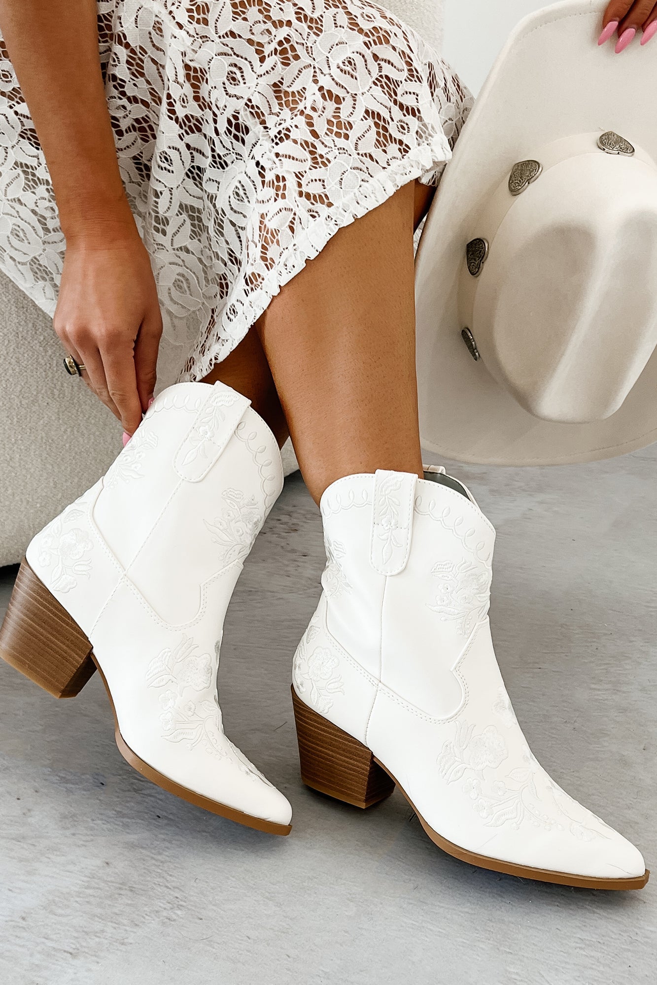 Home On The Ranch Western Booties (Ivory)