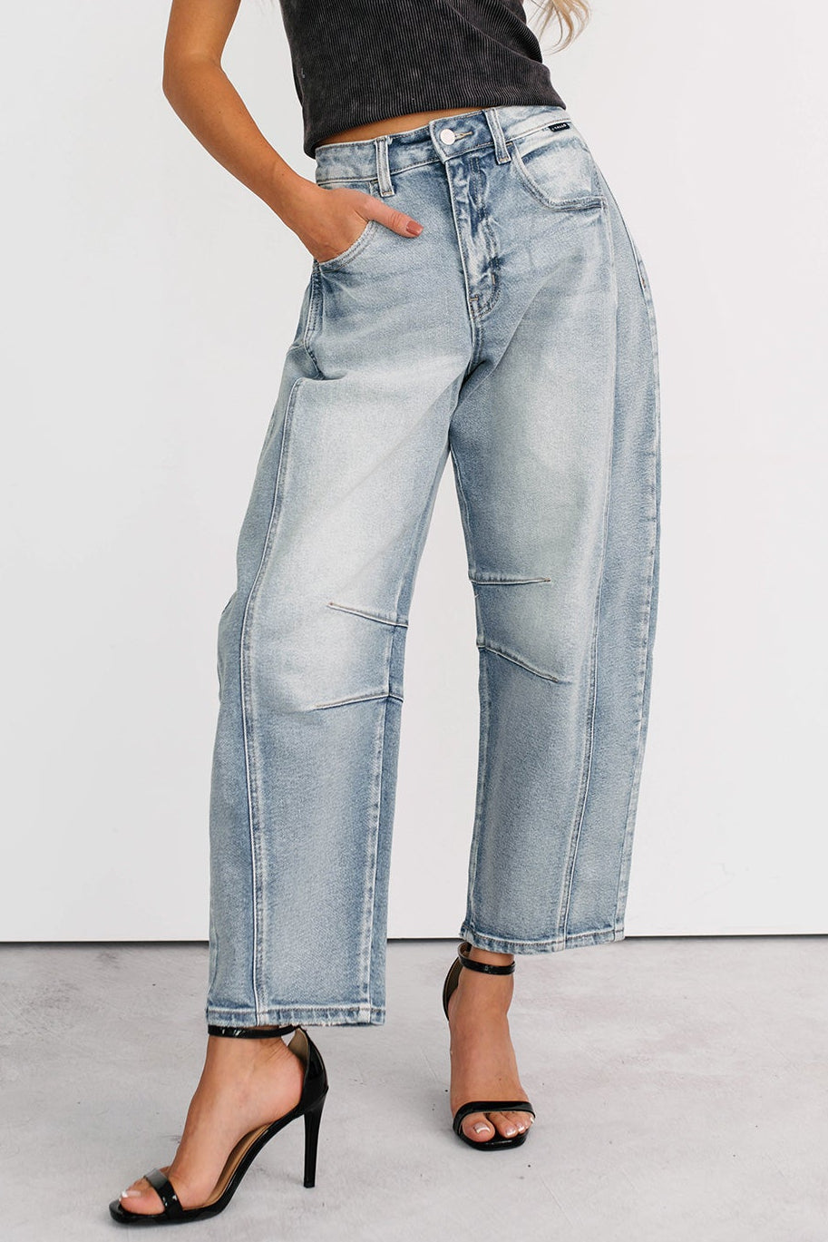 Colette Mid Rise Barrel Cello Jeans (Light)