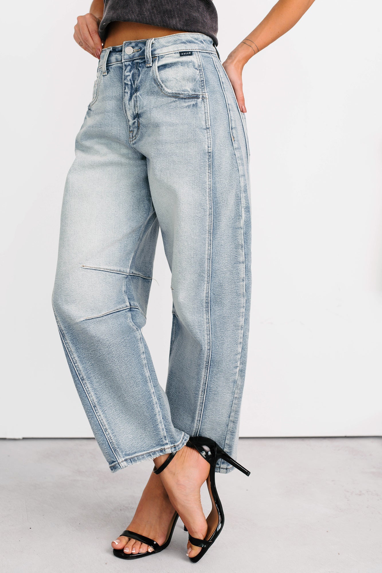 Colette Mid Rise Barrel Cello Jeans (Light)