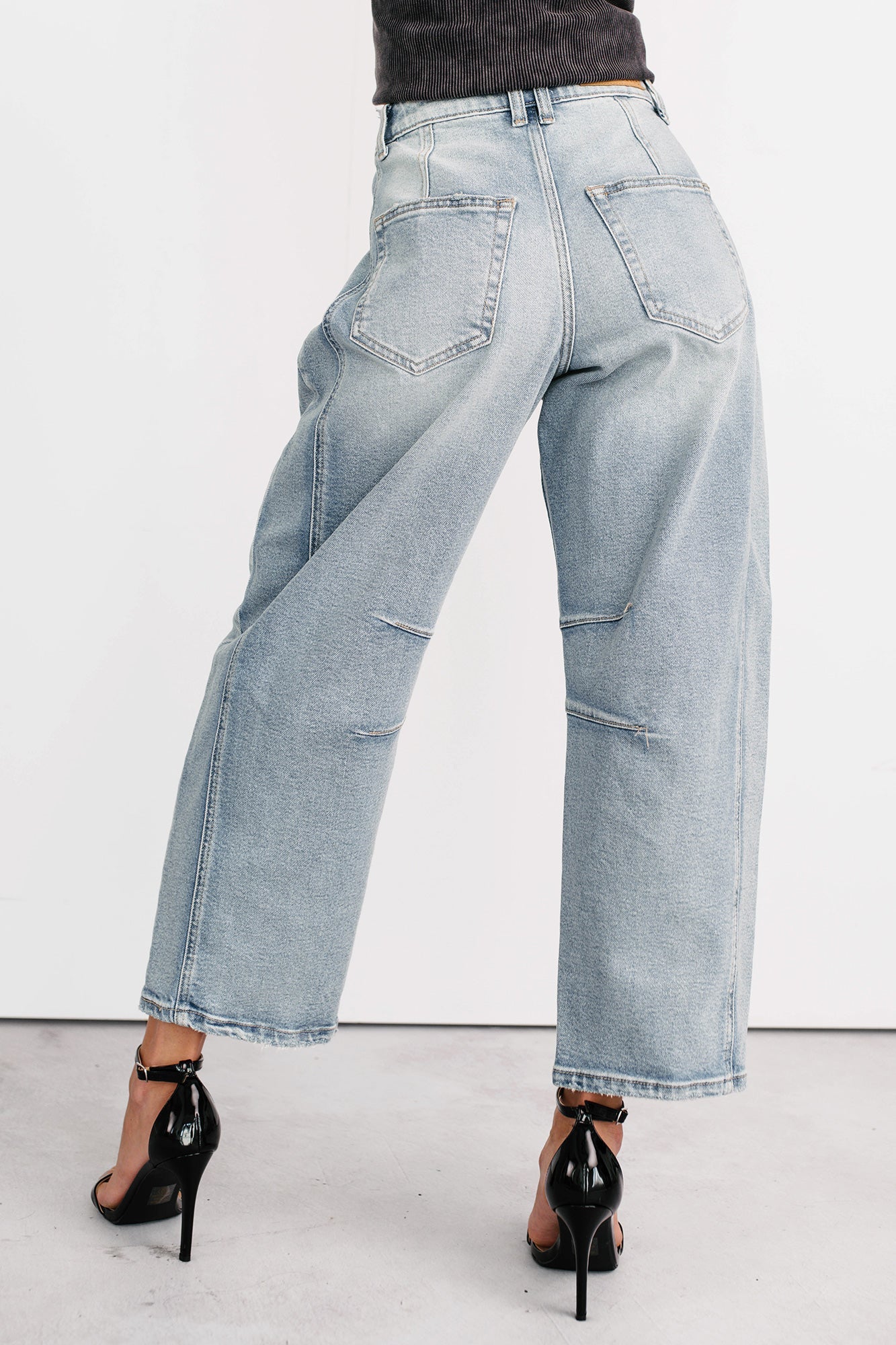 Colette Mid Rise Barrel Cello Jeans (Light)
