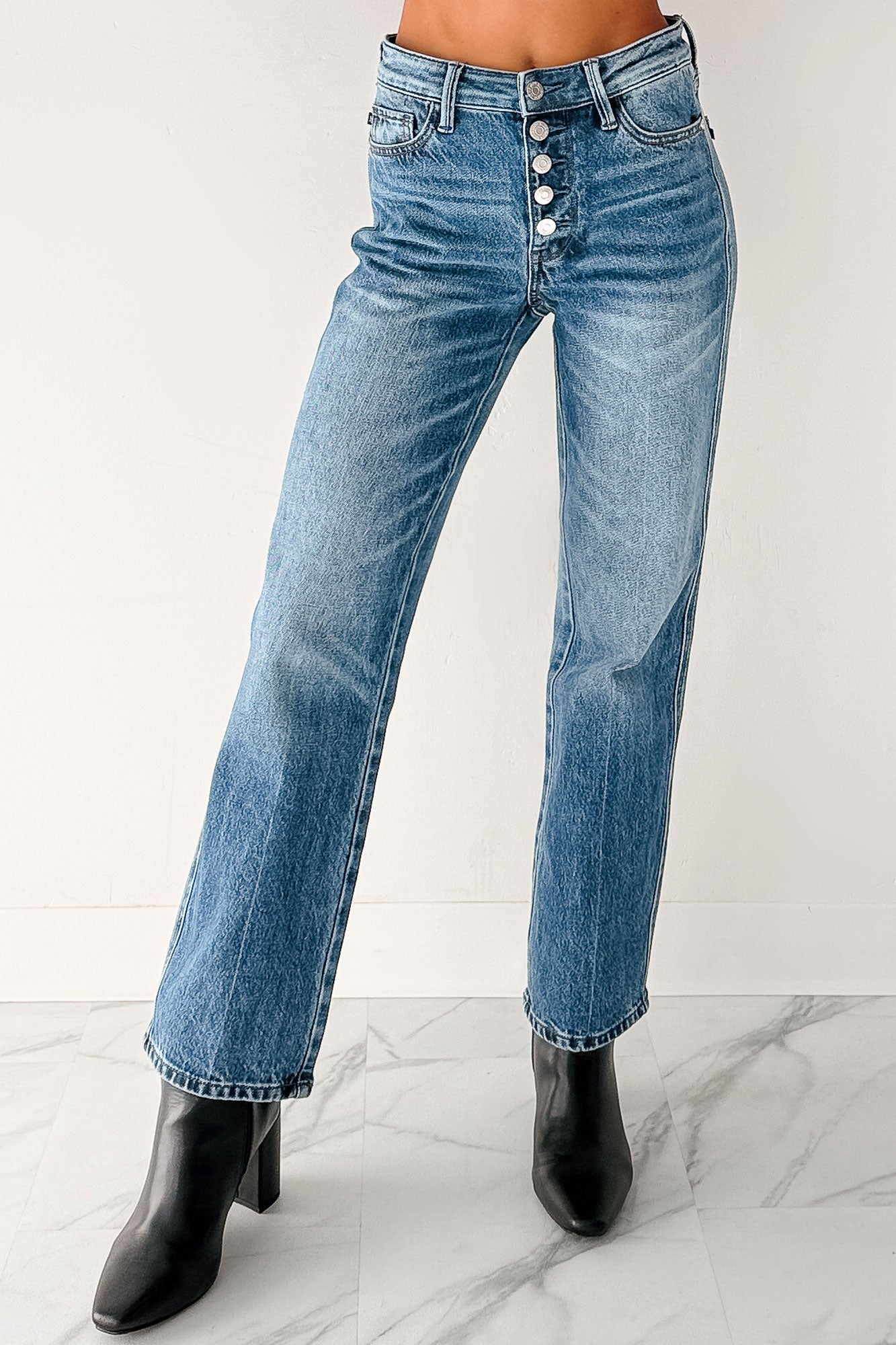 Iyla Mid Rise Slim Straight Judy Blue Jeans (Medium)