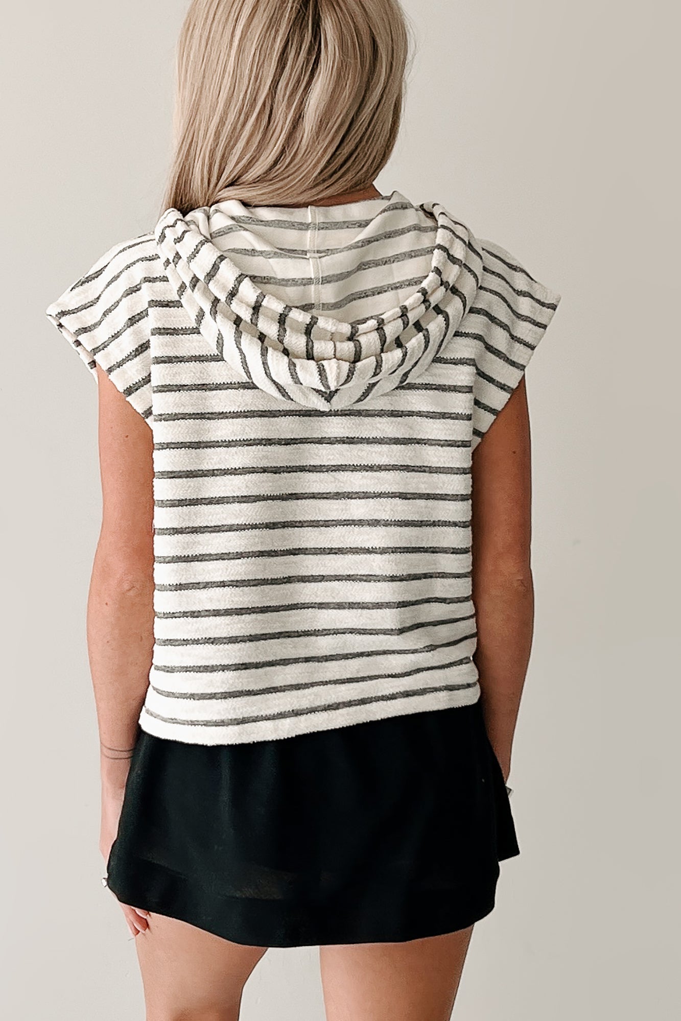 Cloud Kiss Short Sleeve Stripe Hoodie (Black/Cream)
