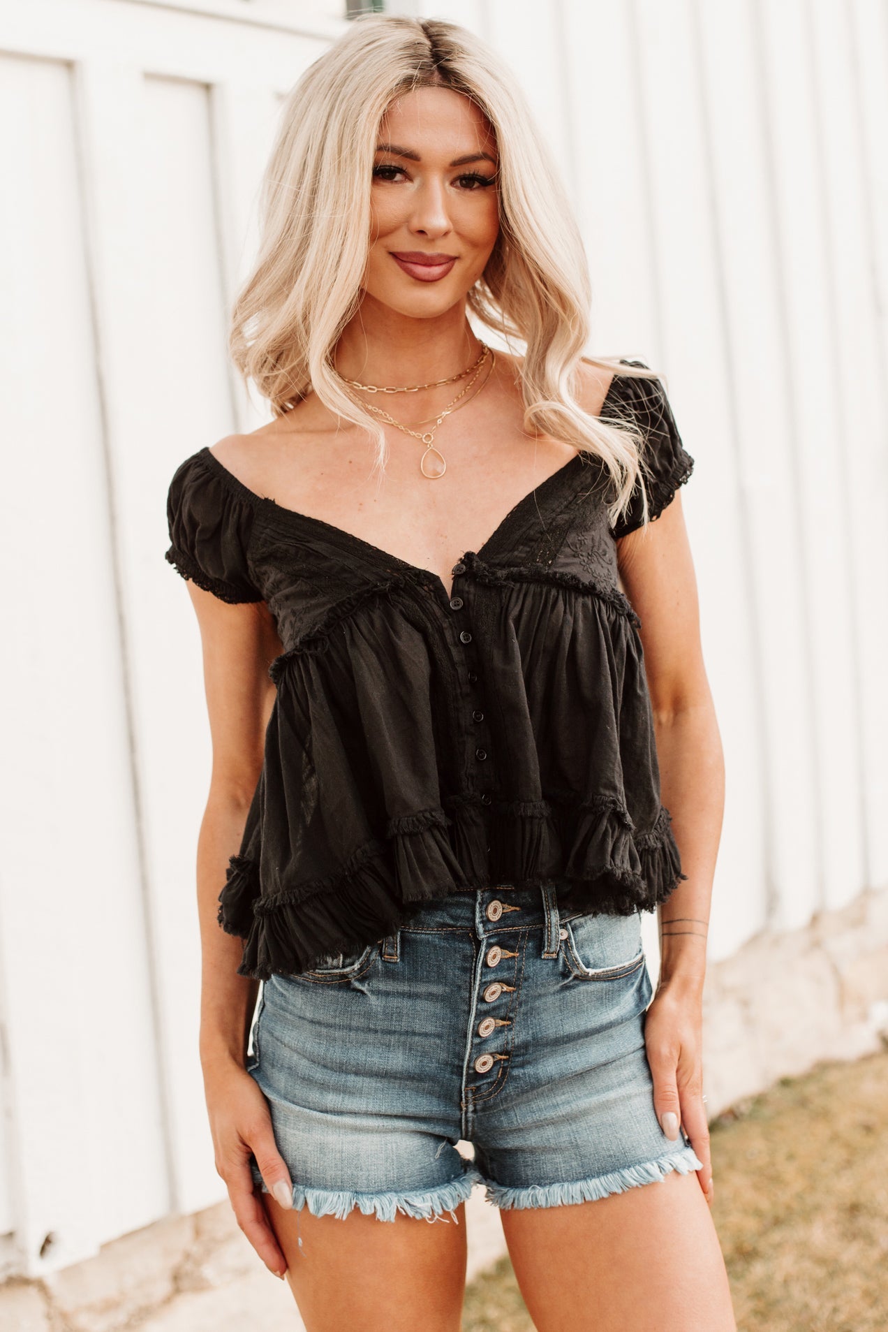 Avi High Rise Frayed Kancan Denim Shorts (Medium)