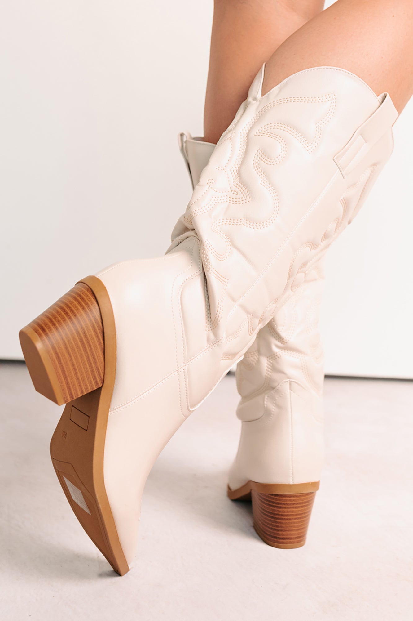 Cowgirl Glow Pointed Toe Western Boots (Sand)