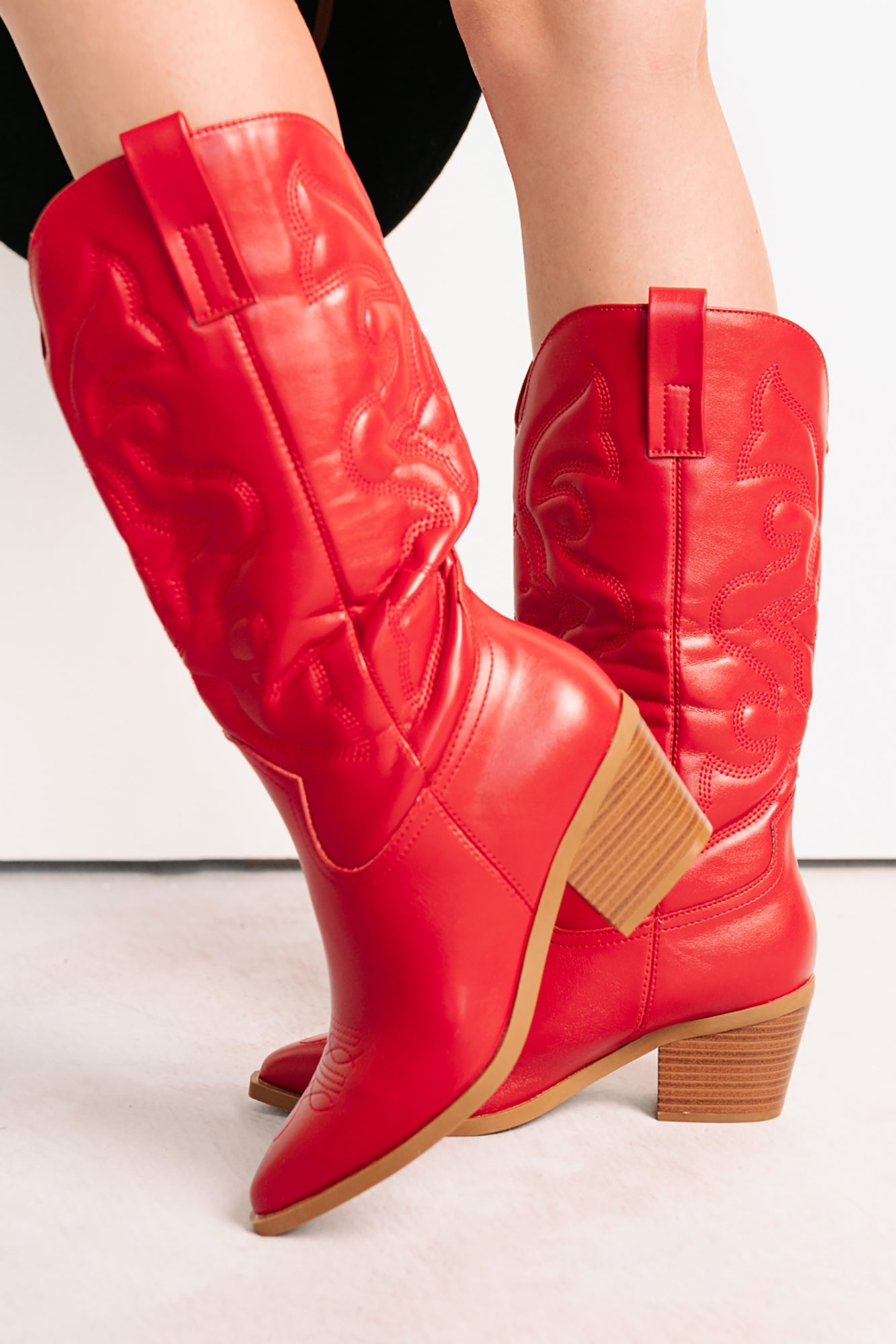 Cowgirl Glow Pointed Toe Western Boots (Red)